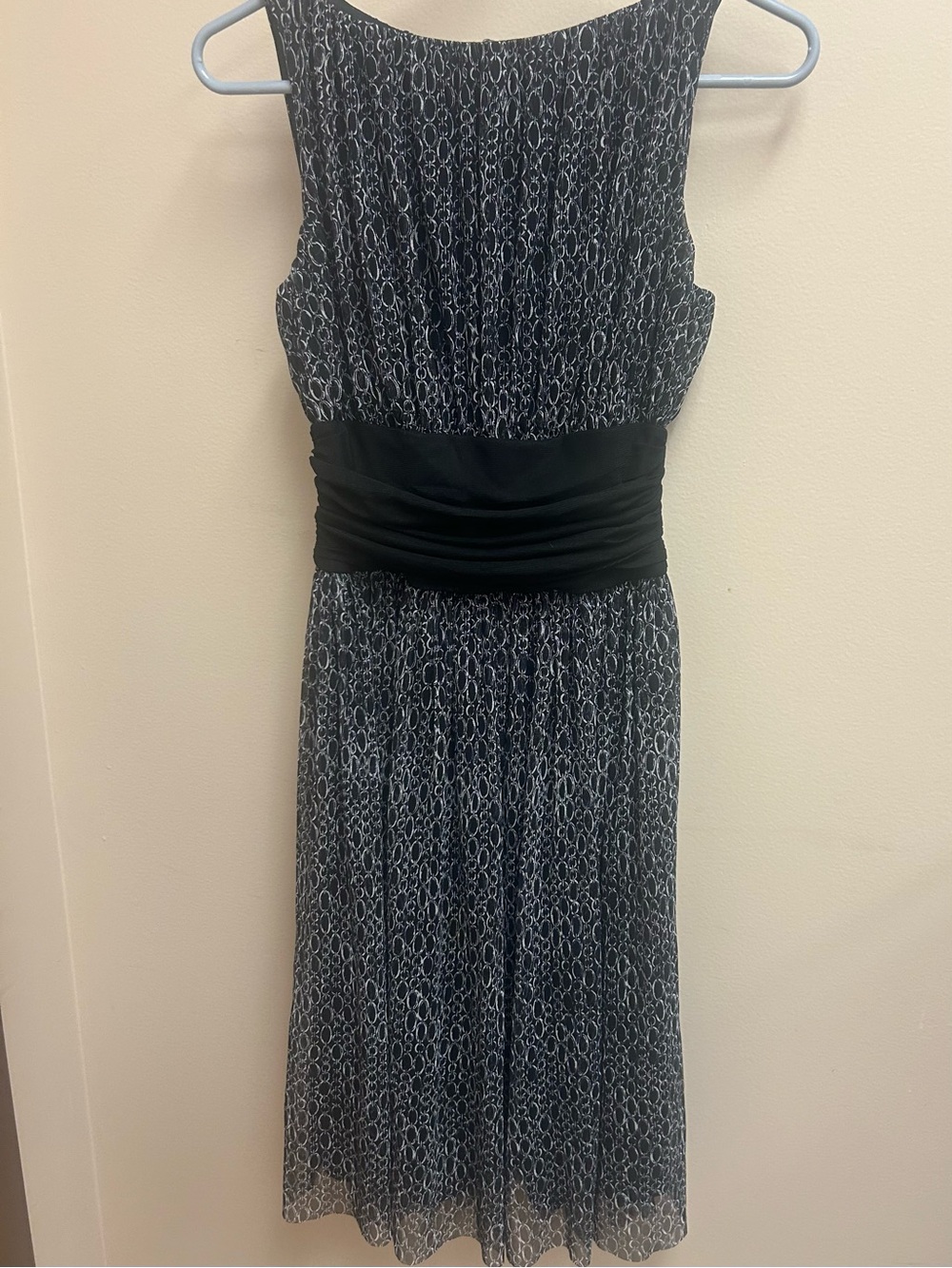 London Times Black & White Chain-Print Sleeveless Midi Dress size 6
